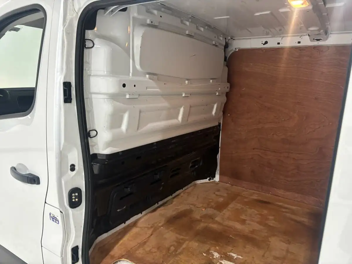 2021-renault-trafic-20dci-ll30-energy-120-business-panel-big-33