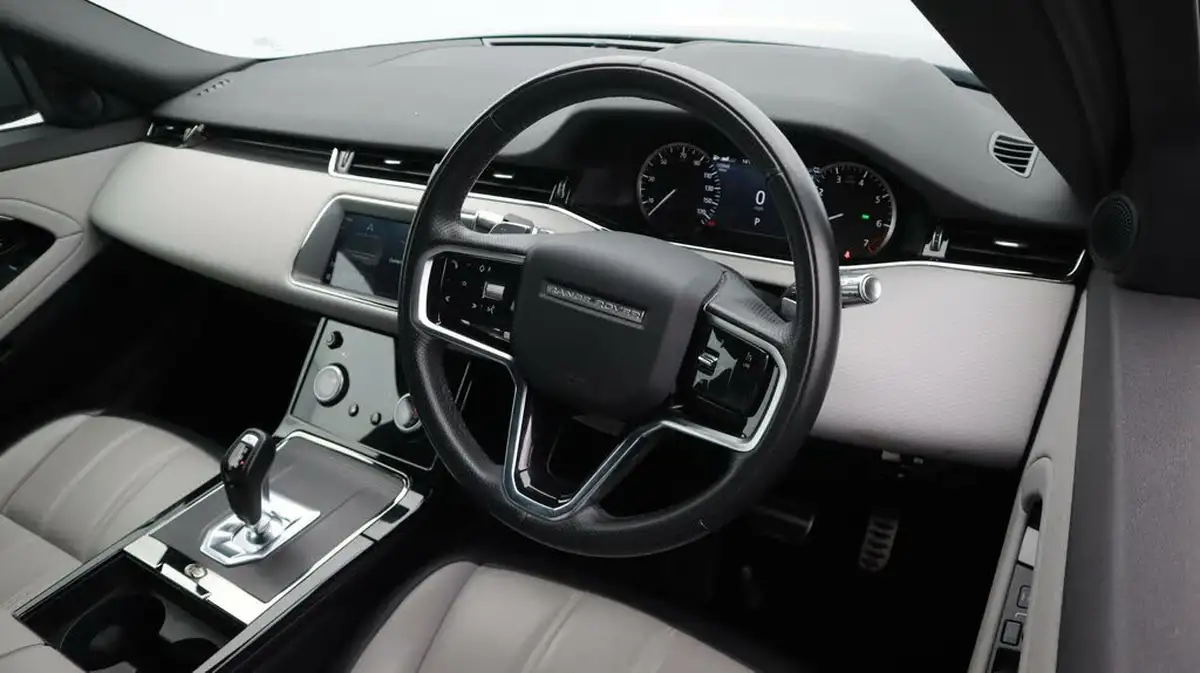 2022-land-rover-range-rover-evoque-15-p300e-r-dynamic-s-big-9