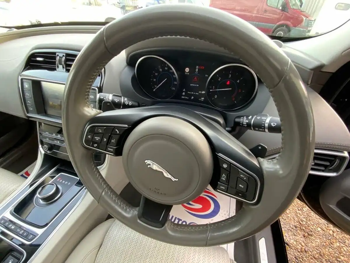2016-jaguar-xe-20d-portfolio-180ps-awd-auto-big-9