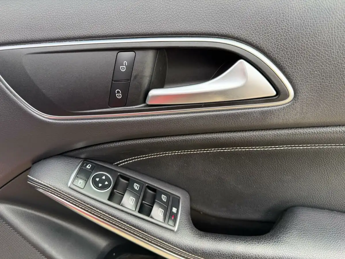 2019-mercedes-benz-gla-class-16-gla-180-urban-edition-ss-big-26