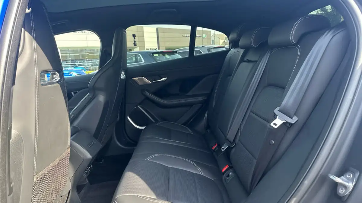 2022-jaguar-i-pace-ev400-hse-black-big-3