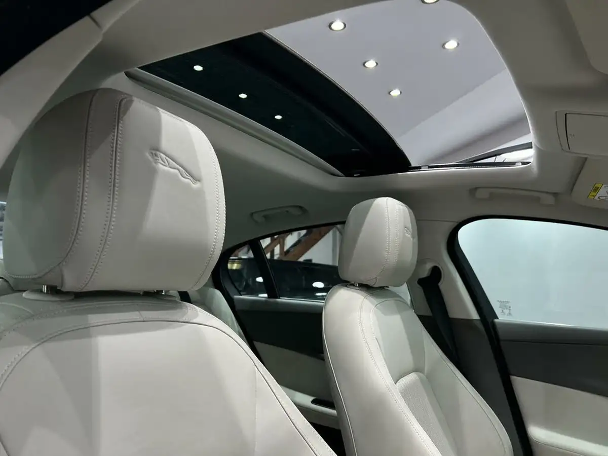 2015-jaguar-xe-20td-portfolio-180ps-auto-big-24