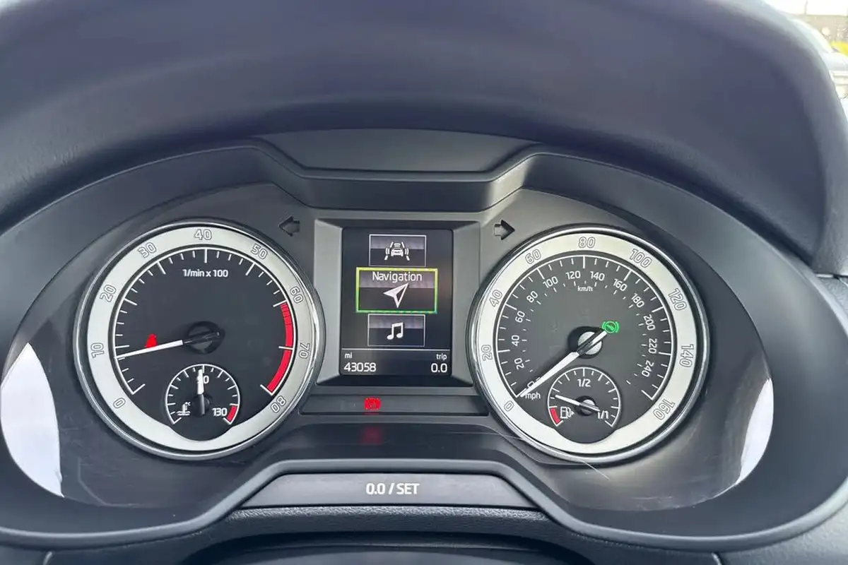 2019-skoda-octavia-20-tsi-se-l-estate-big-45