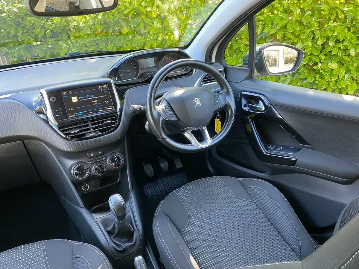 2018-peugeot-208-16bluehdi-allure-75bhp-big-67