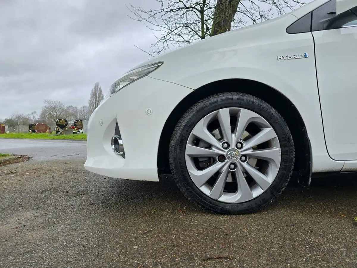 2014-toyota-auris-18-vvt-i-hsd-excel-hatchback-e-cvt-big-39
