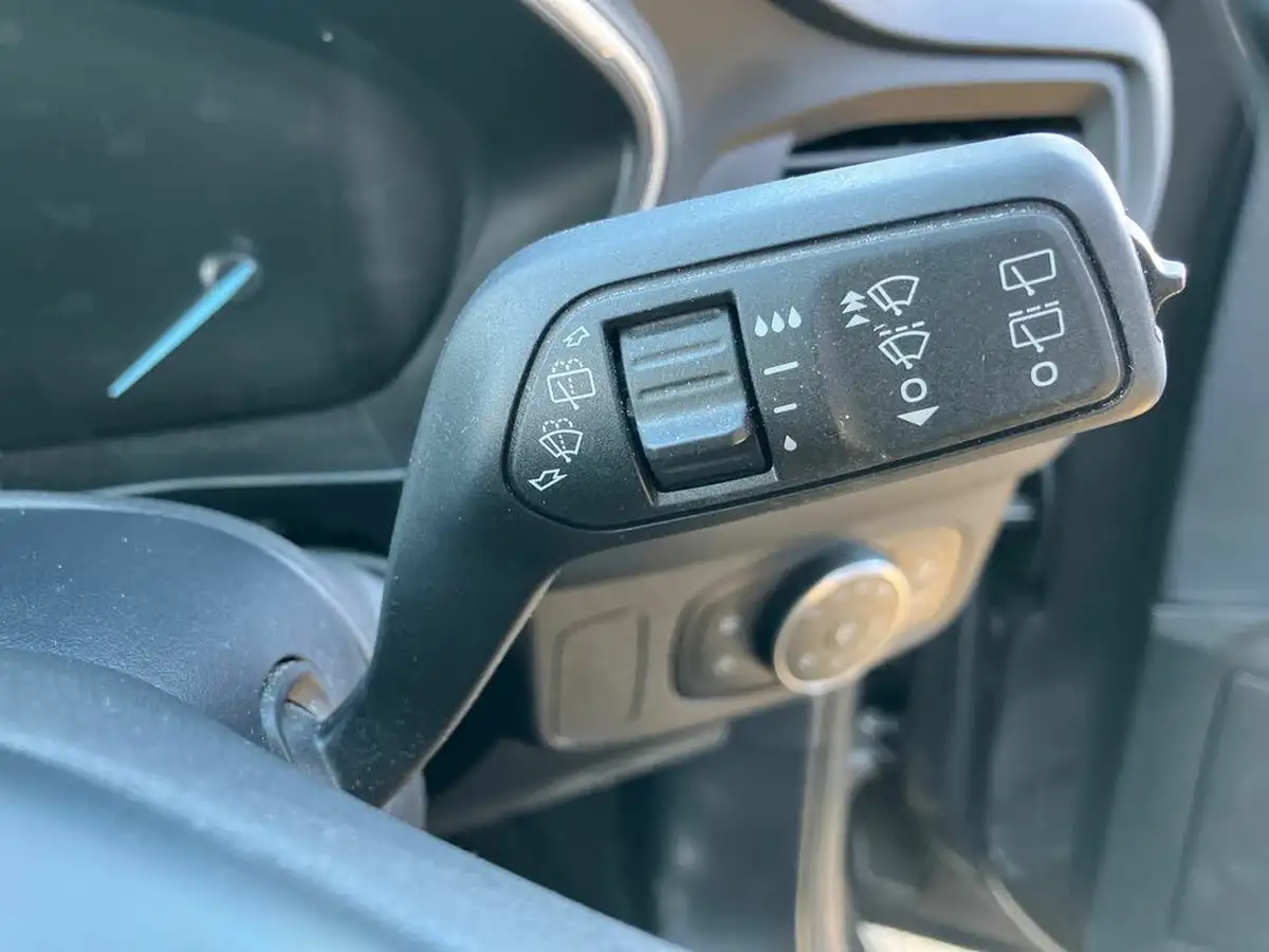 2020-ford-focus-10t-titanium-estate-auto-big-34