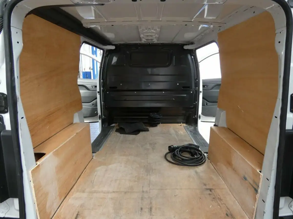 2023-vauxhall-vivaro-e-3100-75kwh-l1h1-prime-panel-van-big-25