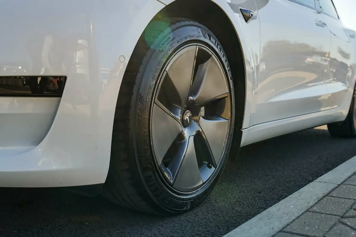 2021-tesla-model-3-e-standard-plus-big-6