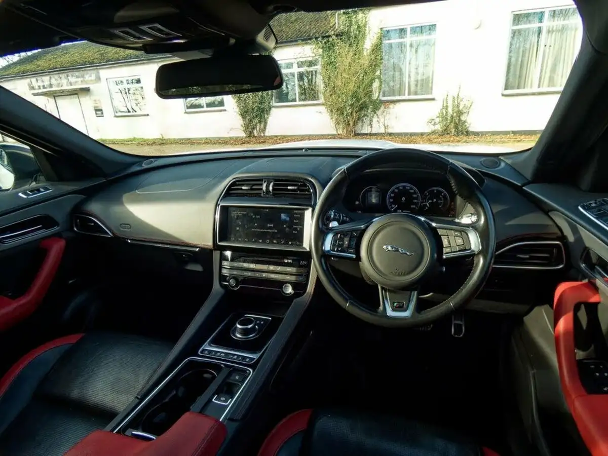 2018-jaguar-f-pace-30td-s-awd-big-31
