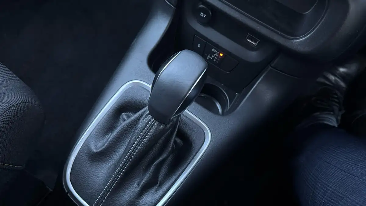2024-citroen-c3-12-puretech-plus-110ps-eat6-big-19