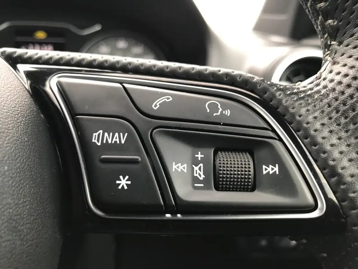 2019-audi-sq2-20-tfsi-big-24