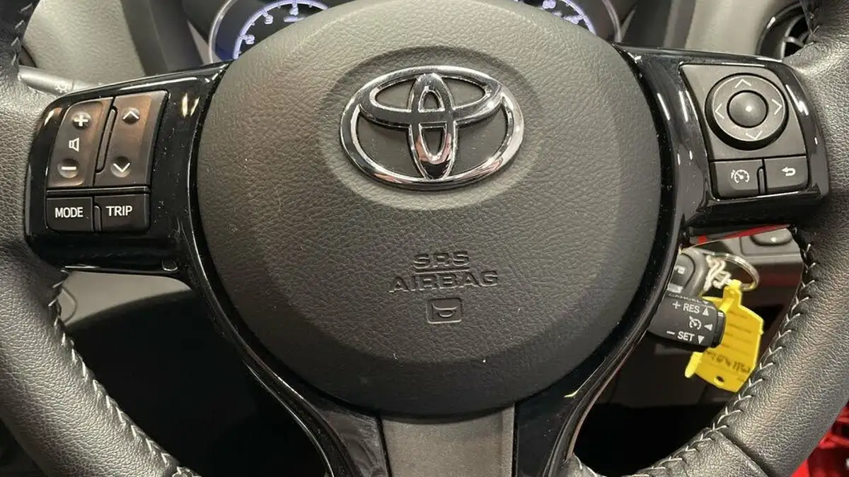 2019-toyota-yaris-15-vvt-i-icon-tech-111bhp-1496cc-cvt-big-20