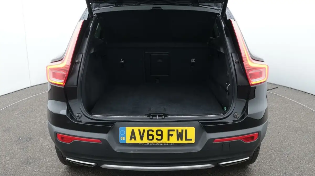 2019-volvo-xc40-20-t4-inscription-awd-big-17