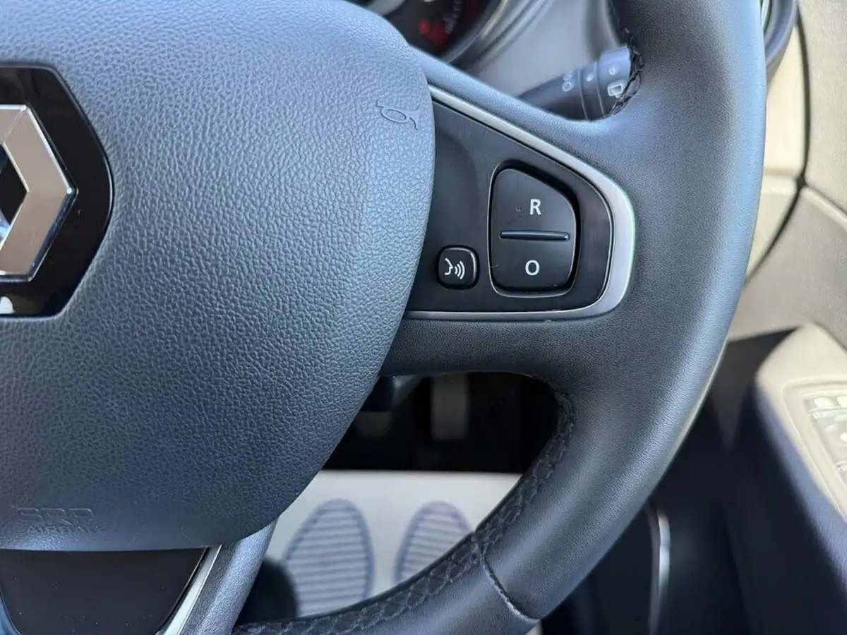 2018-renault-captur-09-tce-iconic-big-26