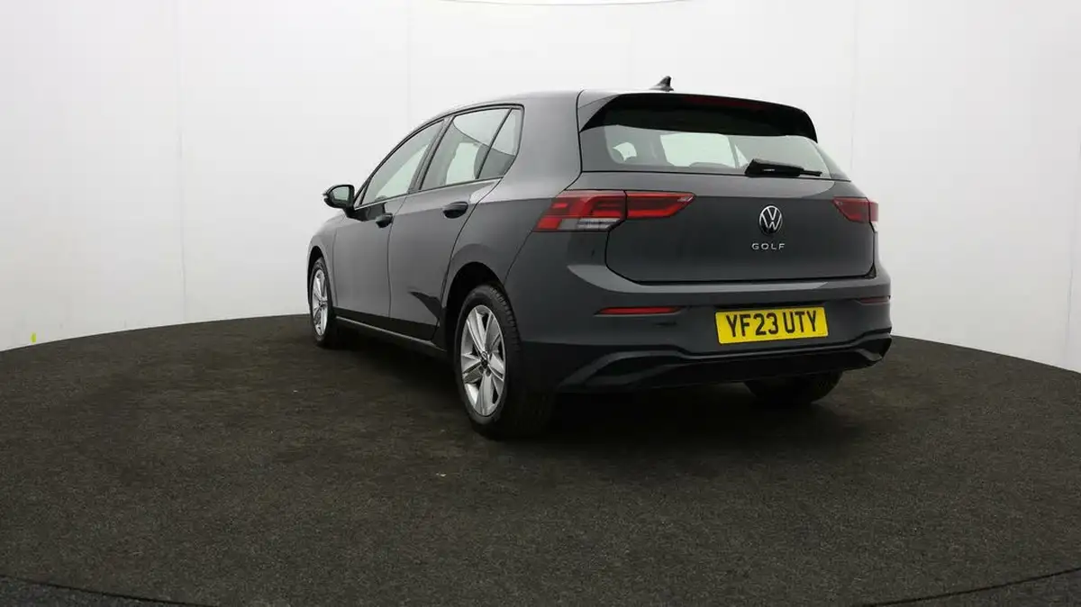 2023-volkswagen-golf-15-tsi-life-130ps-hatchback-big-76