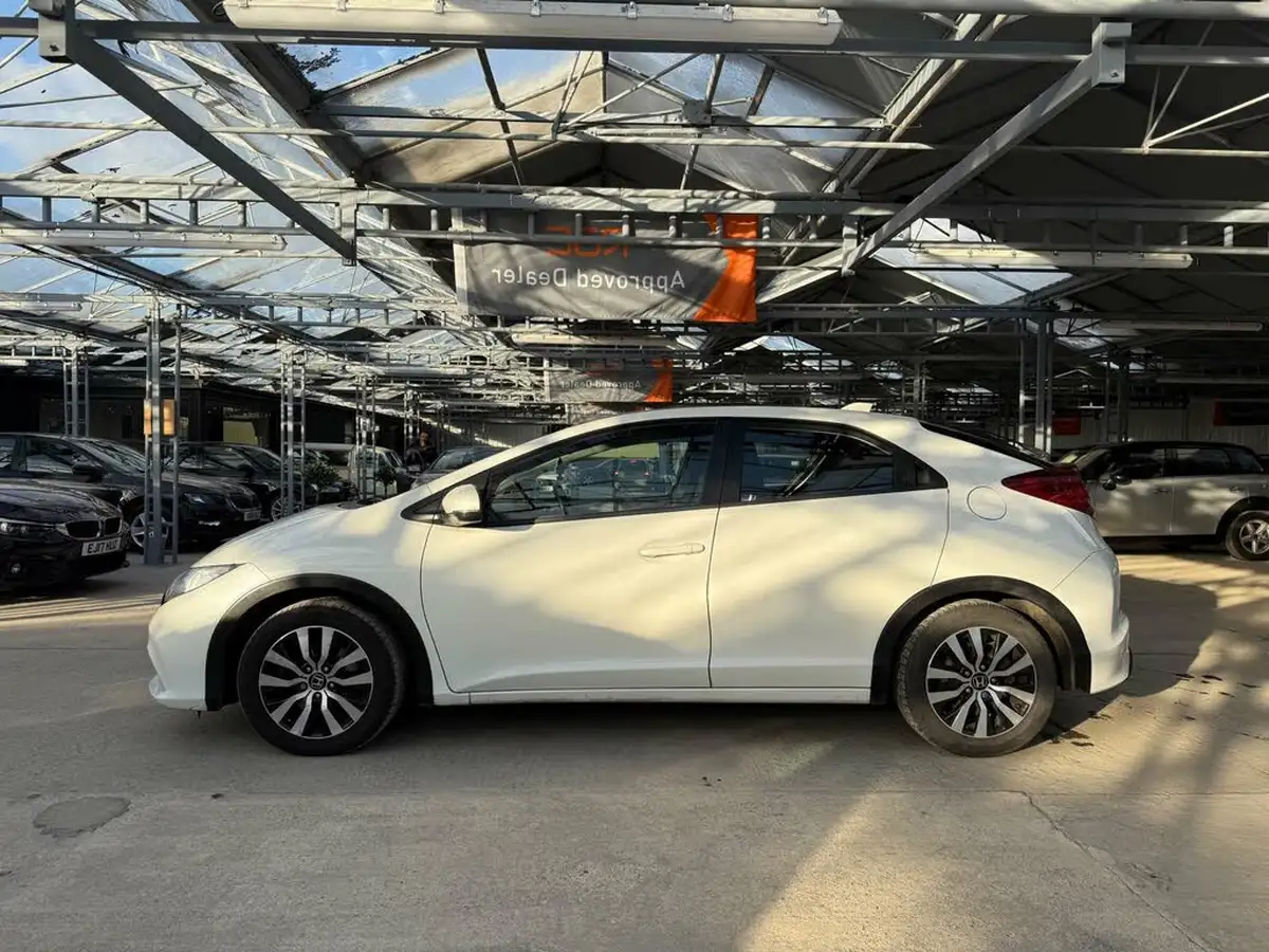 2014-honda-civic-16td-se-plus-hatchback-big-11