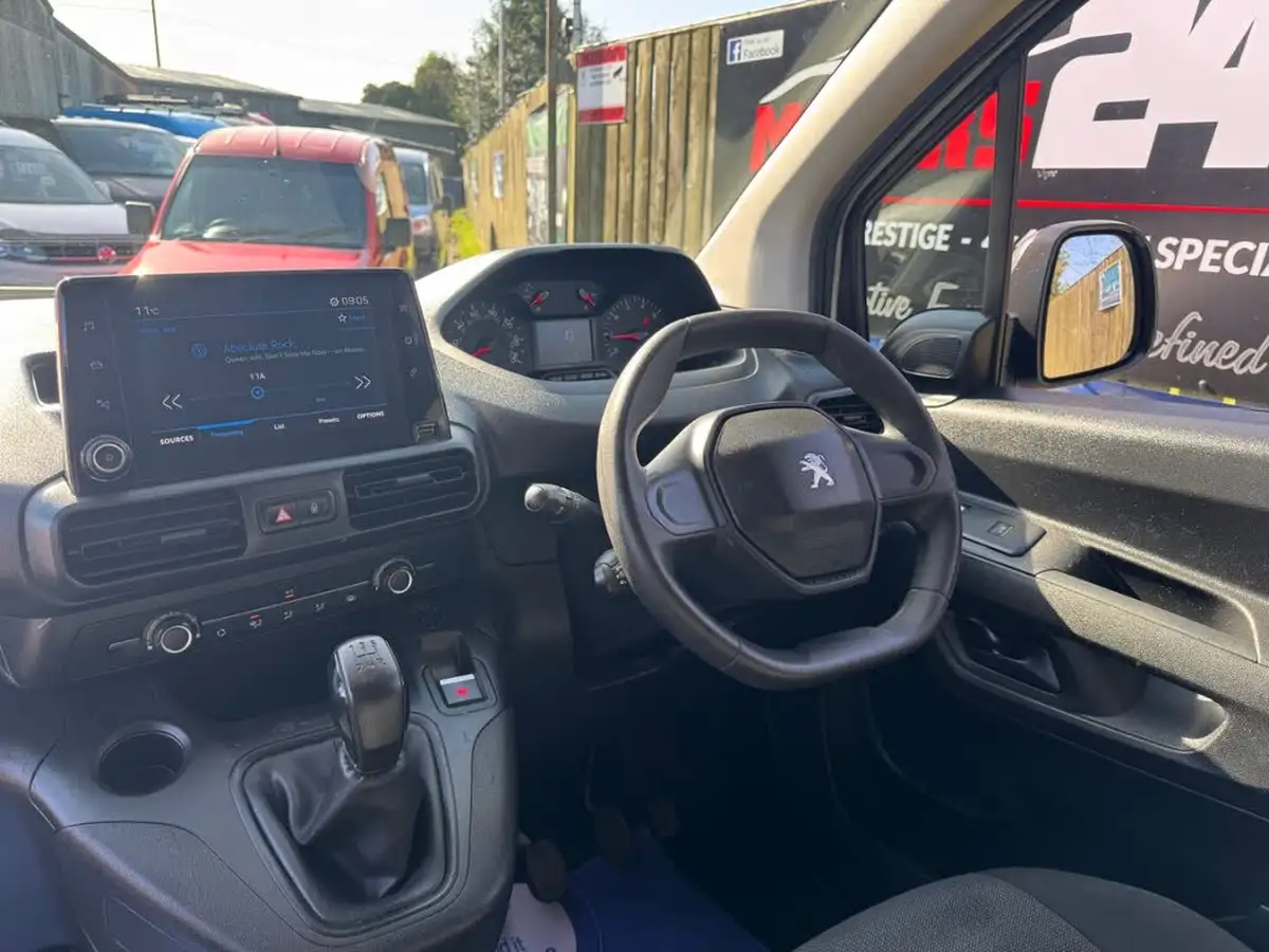 2021-peugeot-partner-15-bluehdi-1000-professional-100ps-eu6dt-panel-big-36