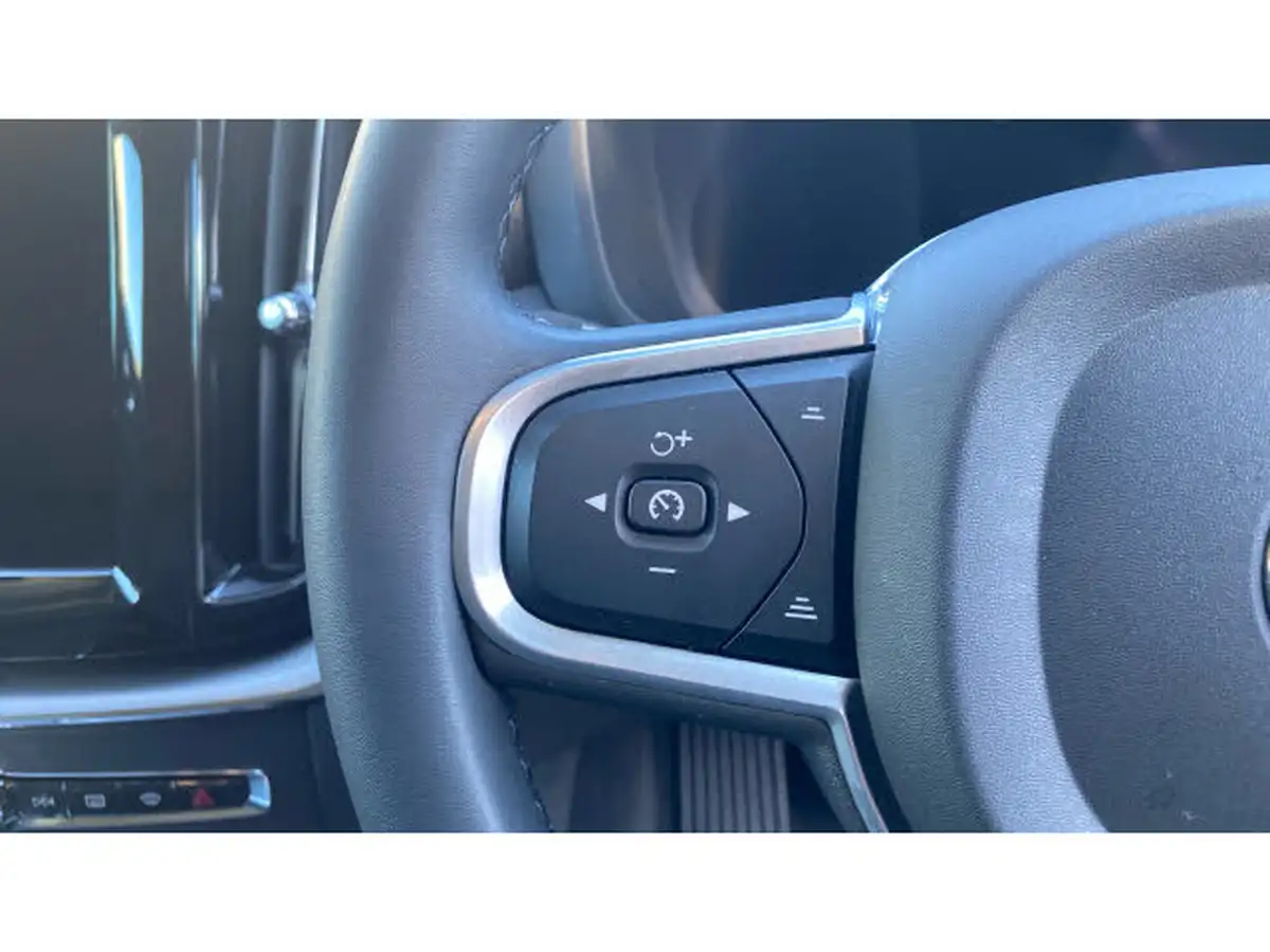 2021-volvo-xc60-20-b5-momentum-awd-big-17