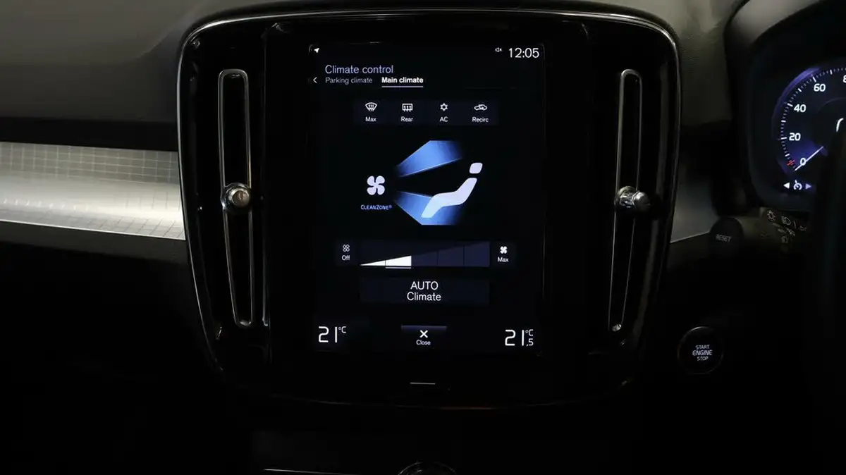 2021-volvo-xc40-15-t3-momentum-161bhp-big-11