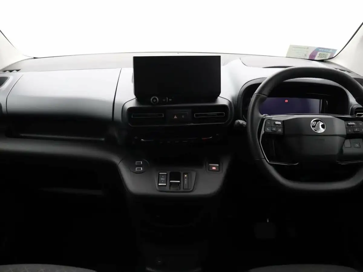 2024-vauxhall-combo-life-e-ultimate-big-20