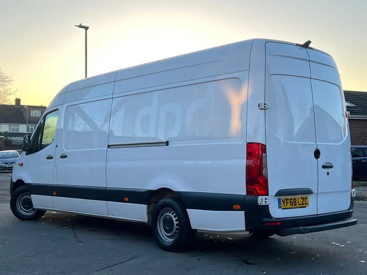 2018-mercedes-benz-sprinter-21cdi-311-l2h1-panel-van-rwd-eco-gear-360-big-28