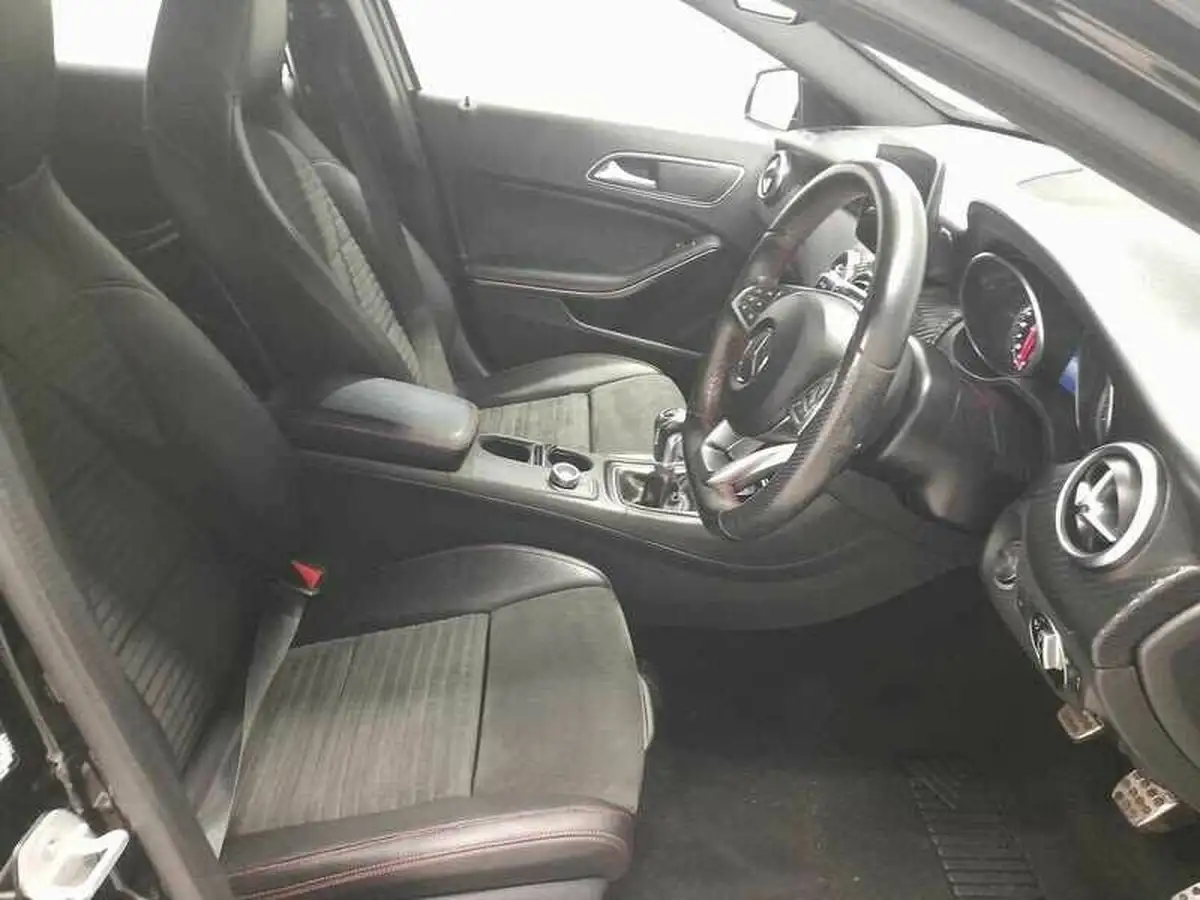2017-mercedes-benz-a-class-16-a160-amg-line-ss-big-10