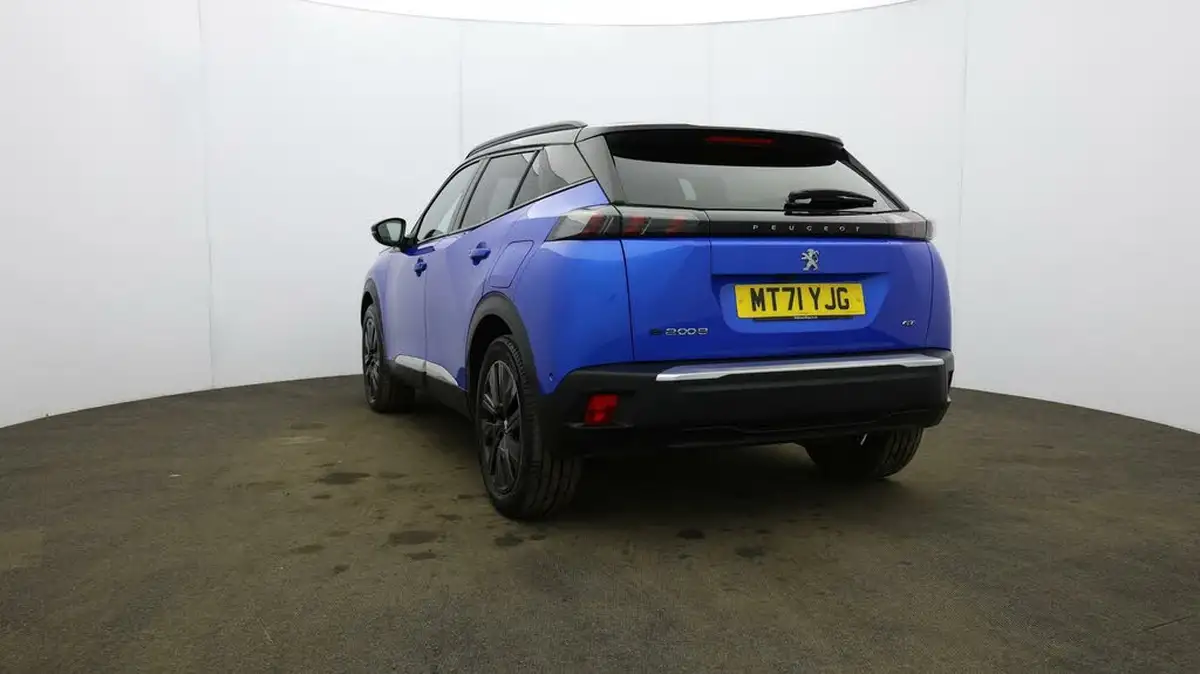 2021-peugeot-2008-suv-e-gt-premium-50kwh-big-42