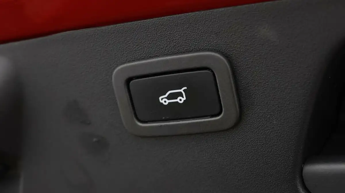 2018-jaguar-e-pace-20-i4d-first-edition-big-24