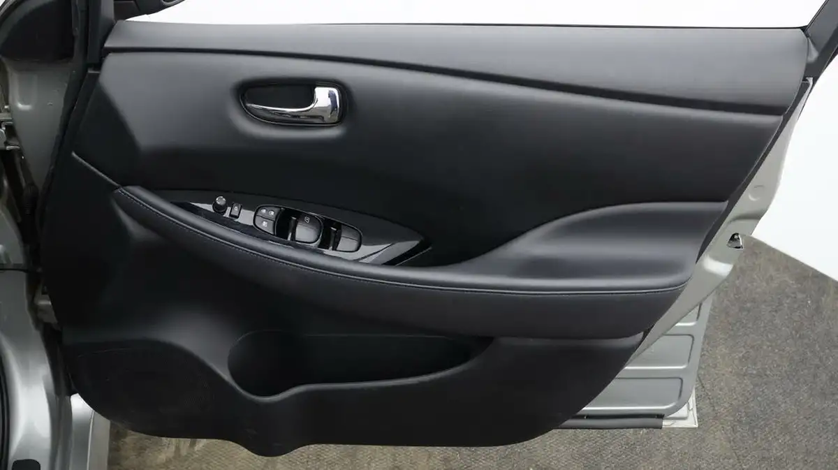 2021-nissan-leaf-e-e-n-connecta-big-14