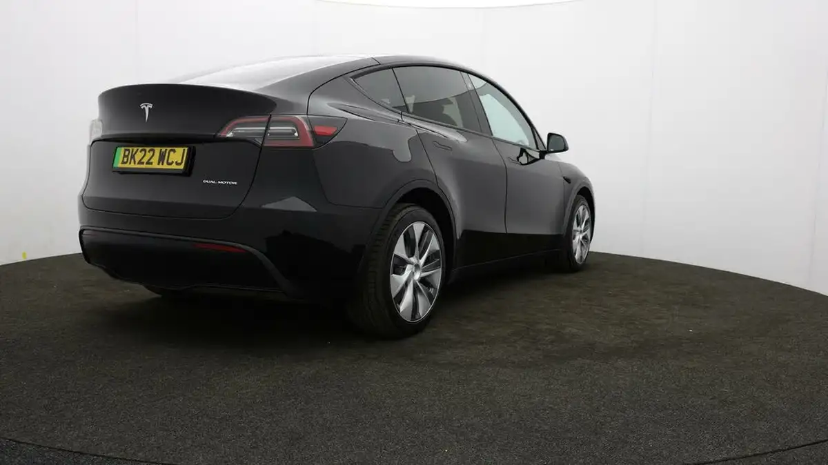 2022-tesla-model-y-e-long-range-big-77