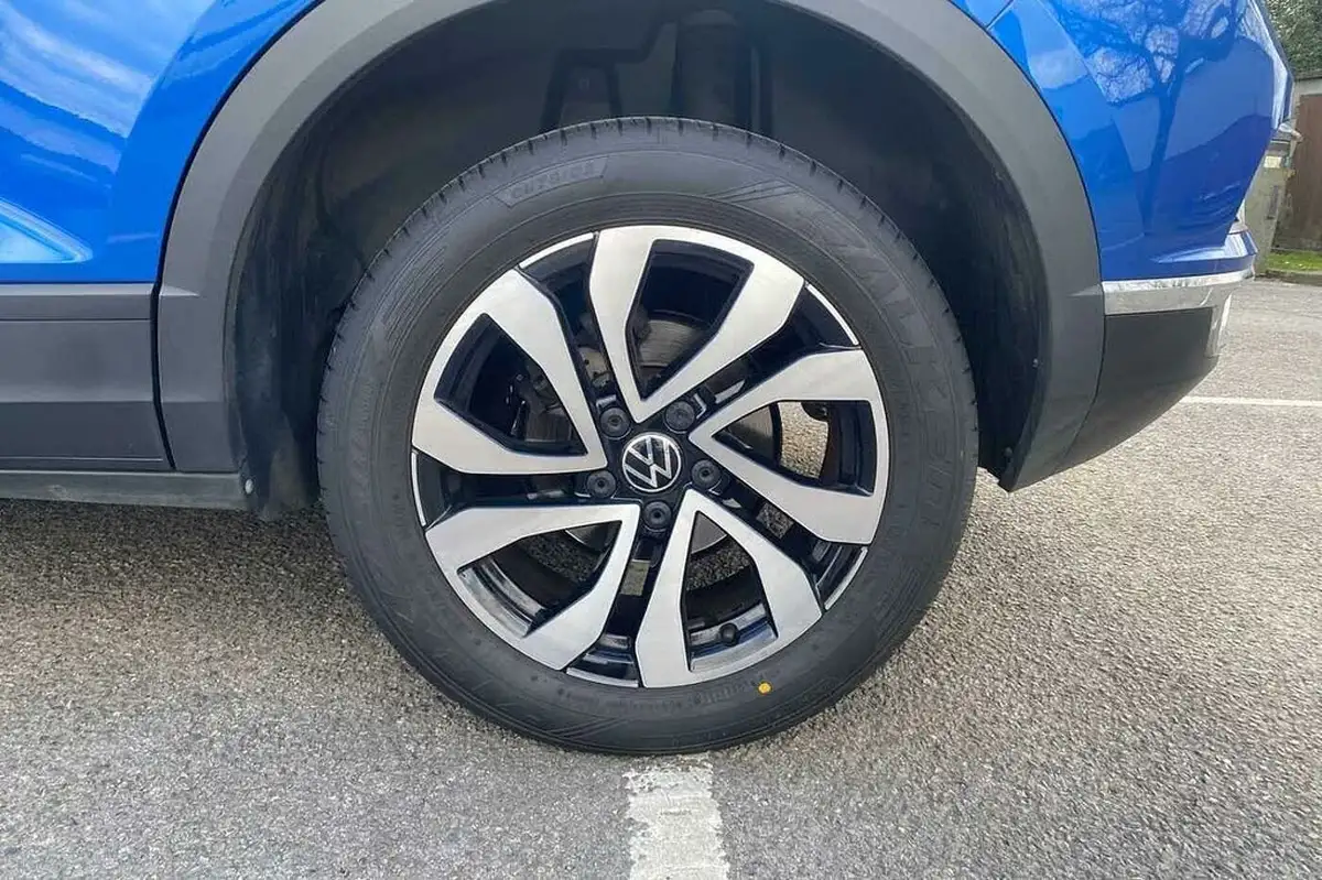 2021-volkswagen-t-roc-15-tsi-active-hatchback-5d-big-4