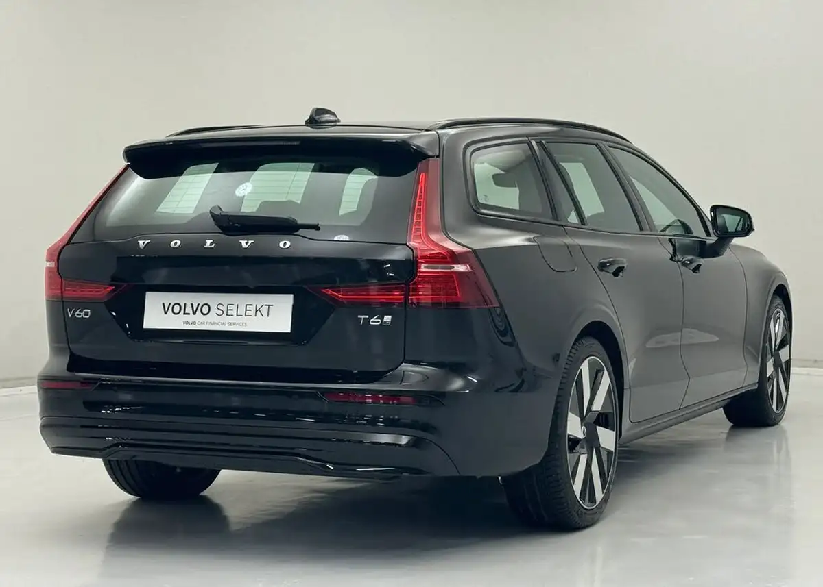 2024-volvo-v60-20-t6-plus-dark-station-wagon-big-3