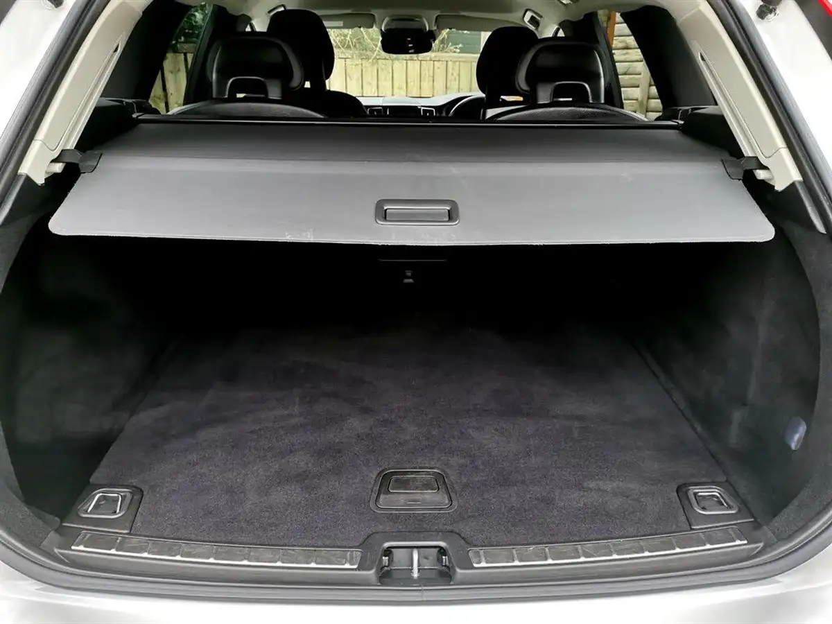2018-volvo-xc60-20td-d4-momentum-4x4-big-18