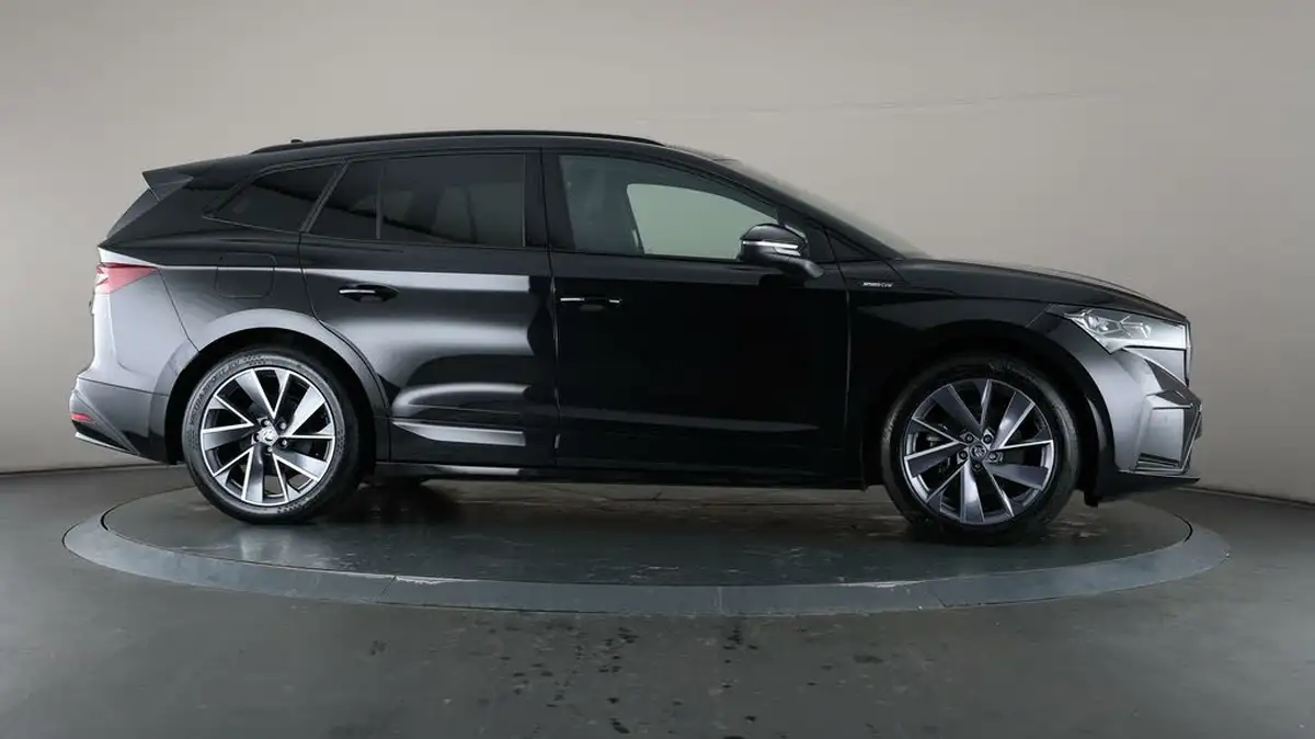 2023-skoda-enyaq-e-80-sportline-big-8