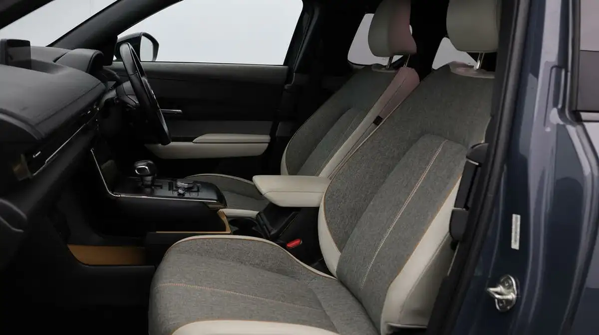2021-mazda-mx-30-e-sport-lux-big-13