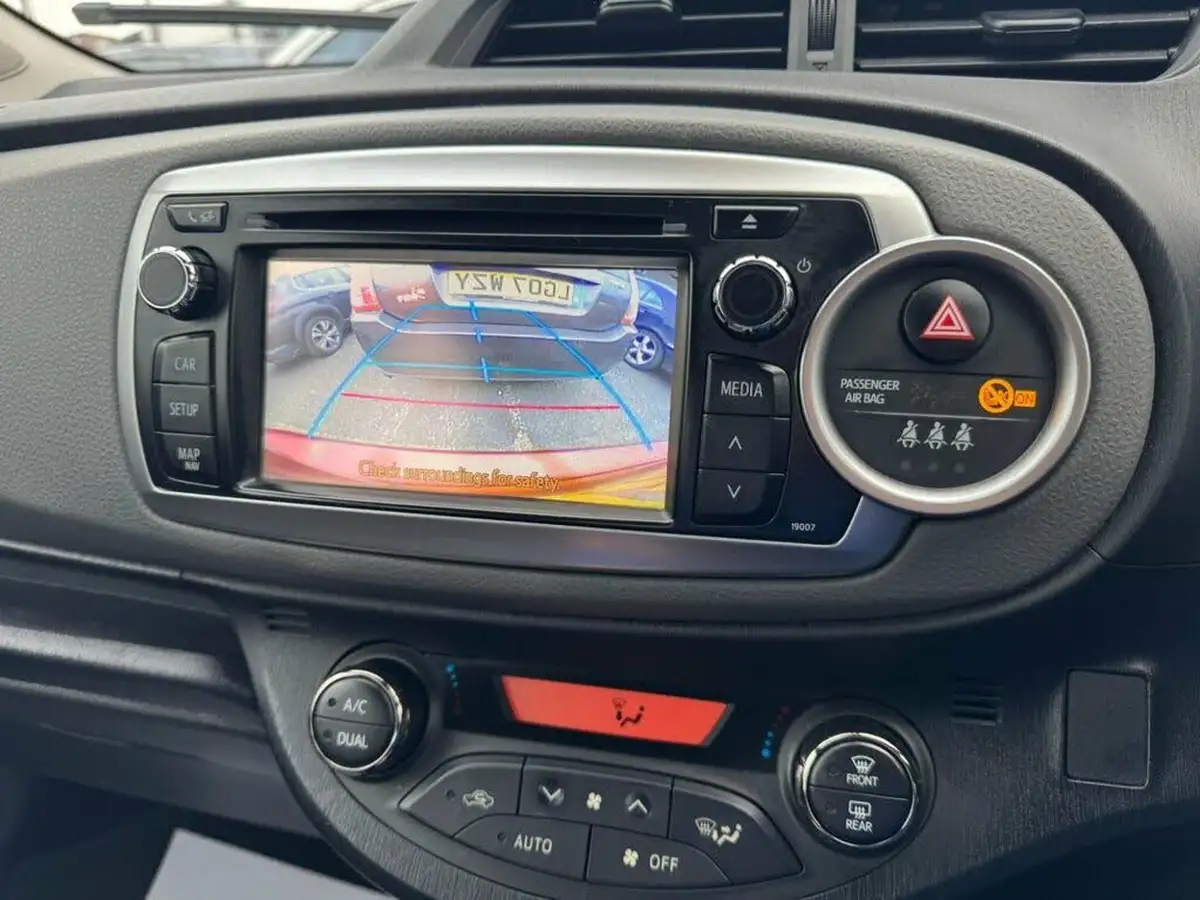 2014-toyota-yaris-133-icon-smart-pack-big-5