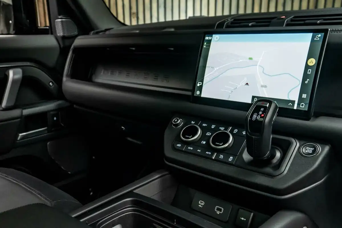 2024-land-rover-90-defender-30-d300-x-dynamic-hse-big-24