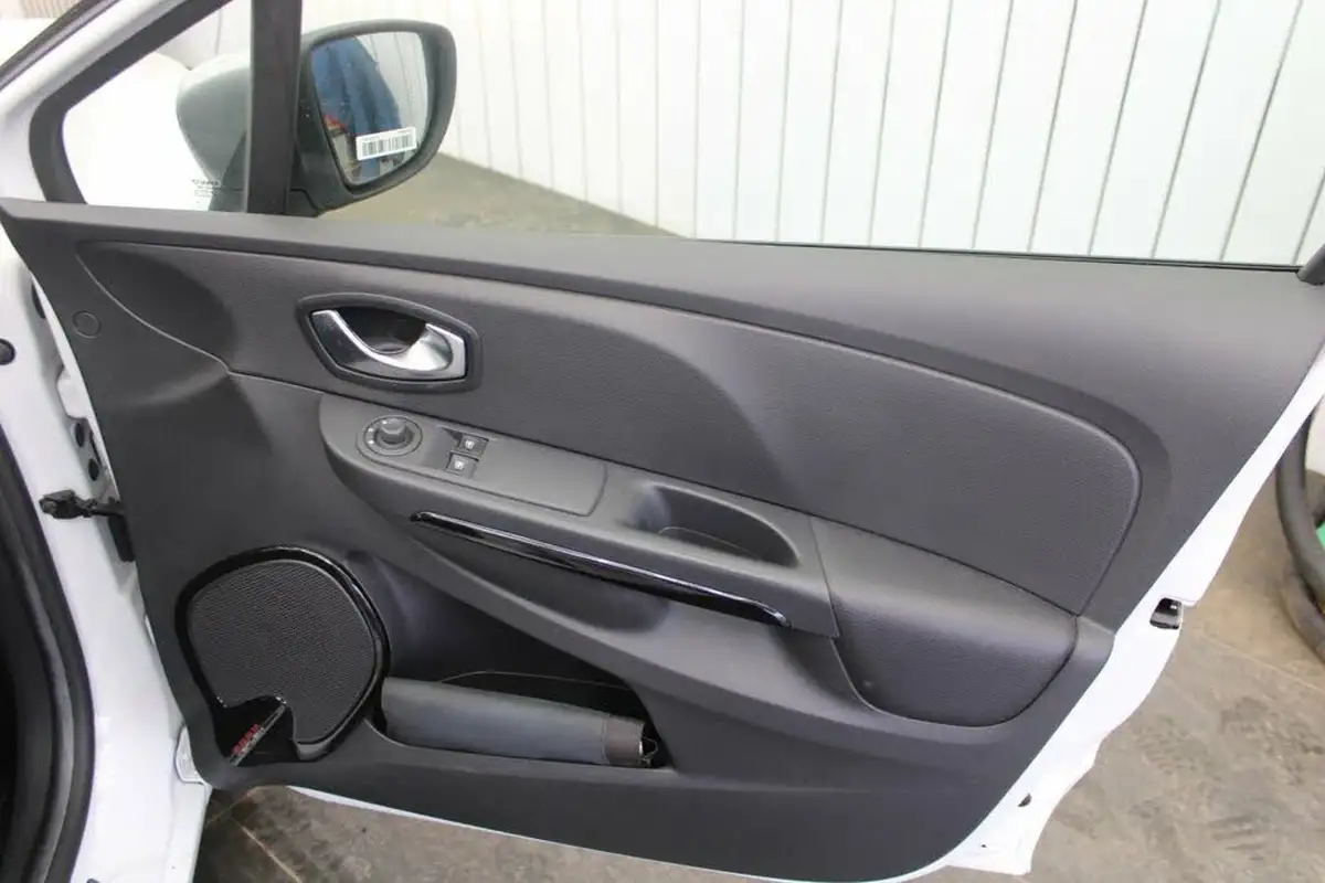 2016-renault-clio-09-tce-dynamique-nav-big-28