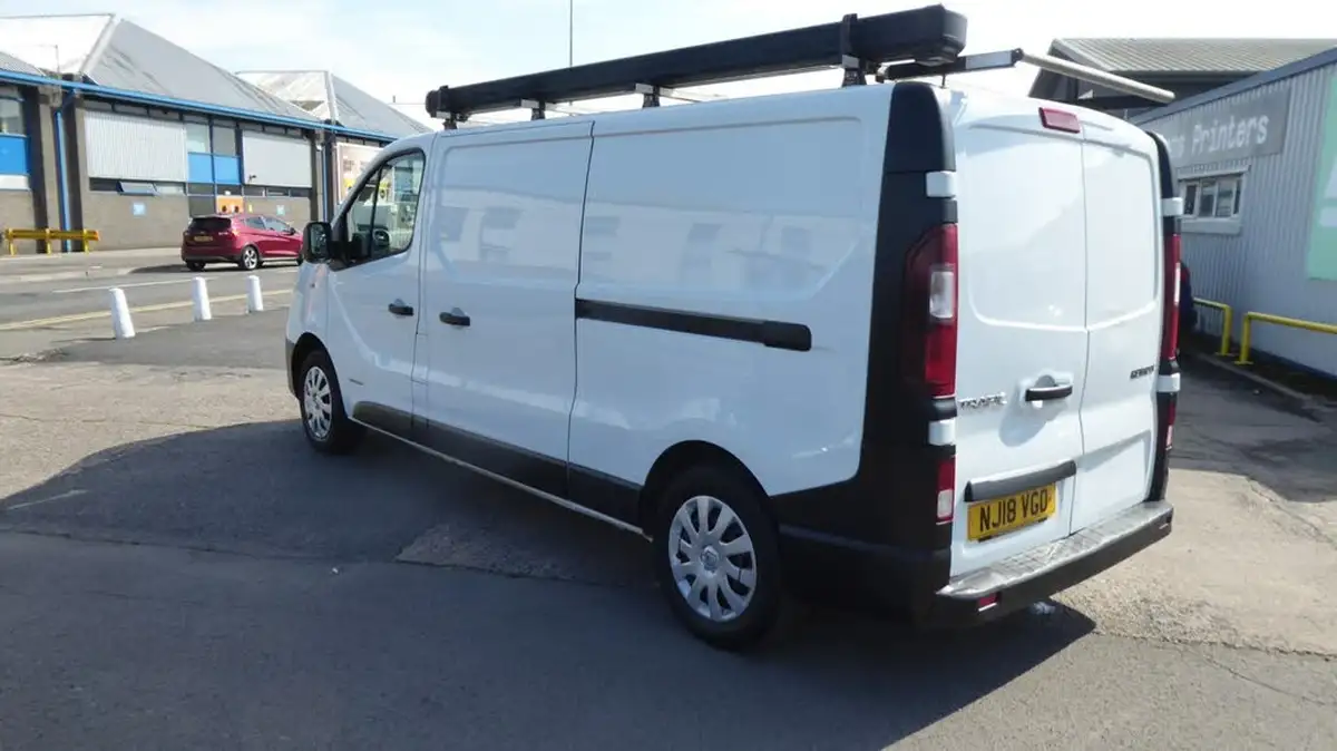 2018-renault-trafic-16dci-ll29-120-business-e6-panel-van-big-16