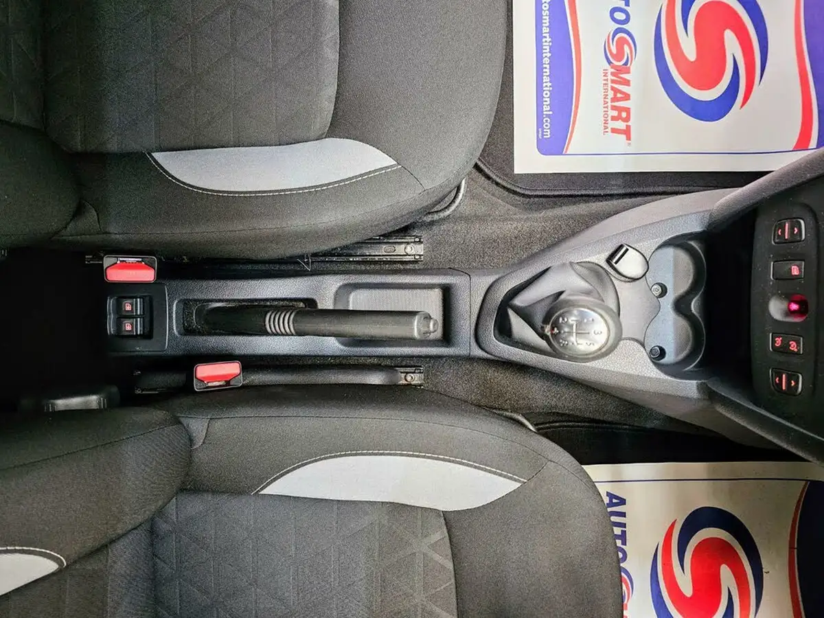 2014-dacia-sandero-stepway-09-laureate-big-20