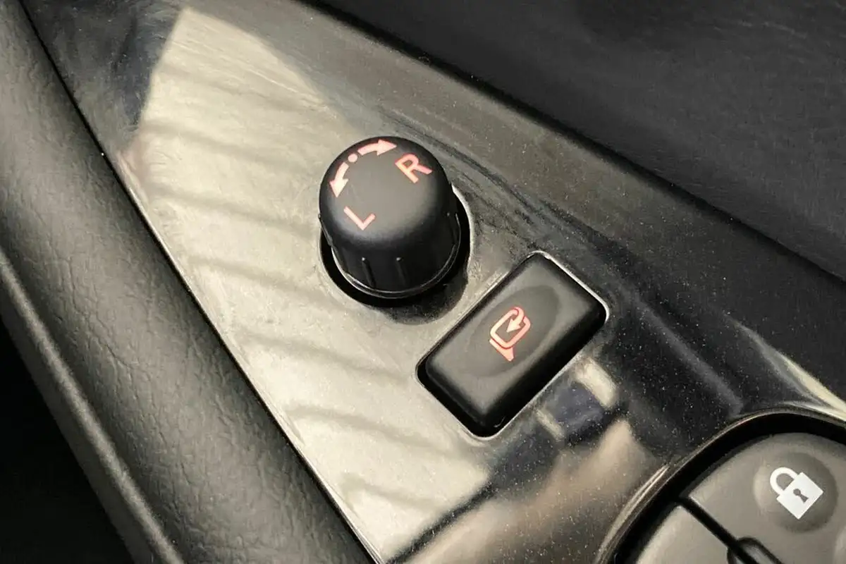 2024-nissan-leaf-e-tekna-39kwh-big-38