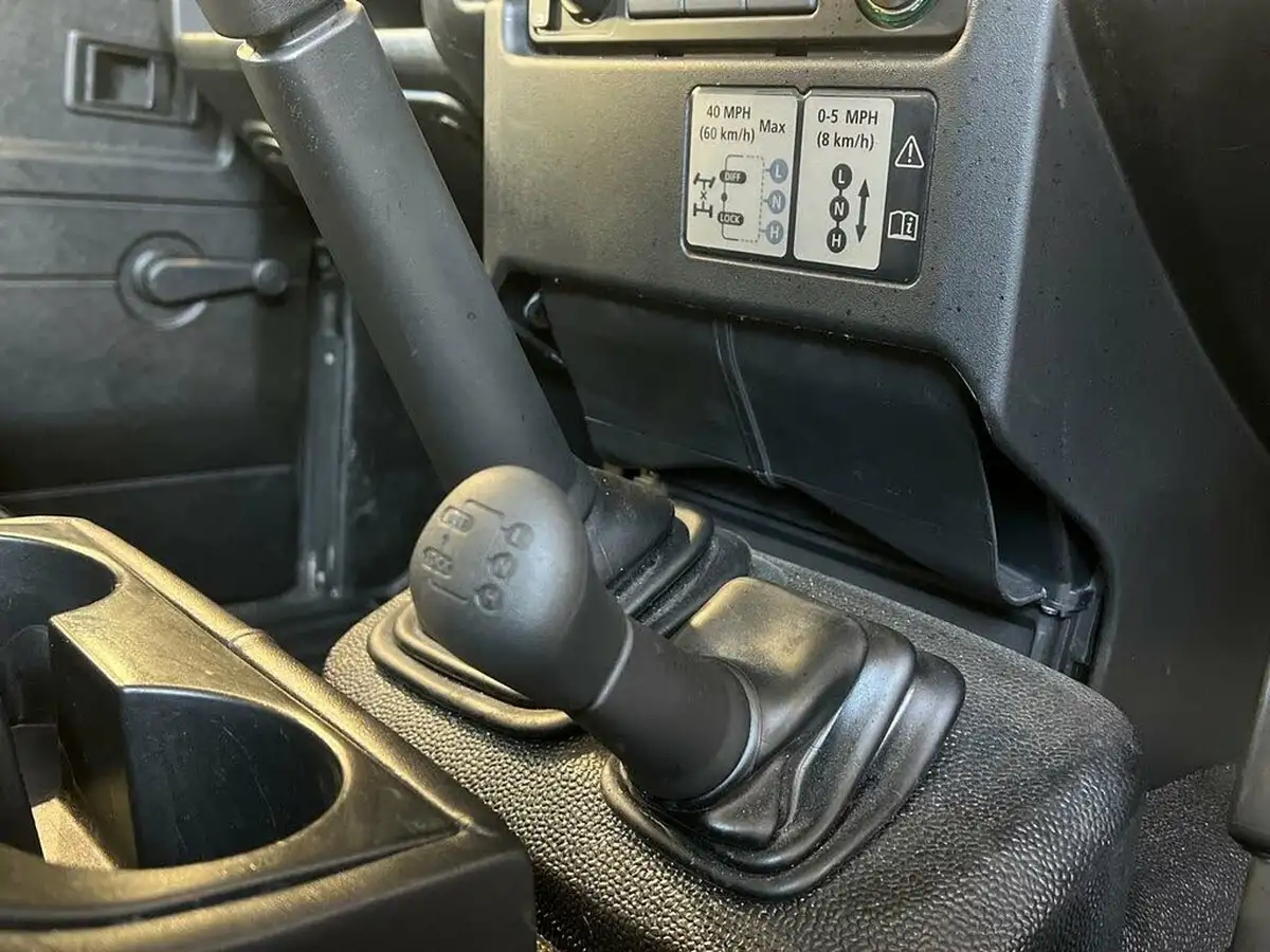 2012-land-rover-110-defender-22td-utility-station-wagon-5-drs-big-43