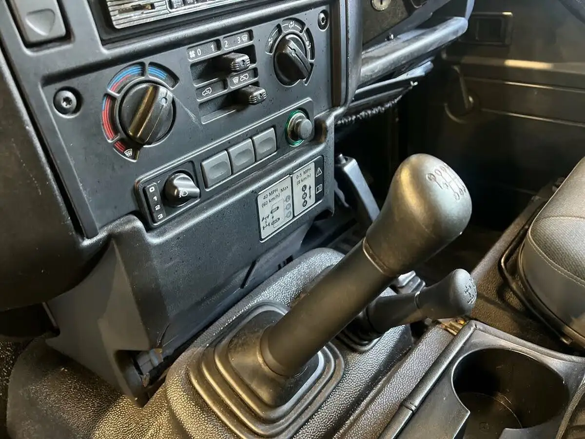 2012-land-rover-110-defender-22td-utility-station-wagon-5-drs-big-19