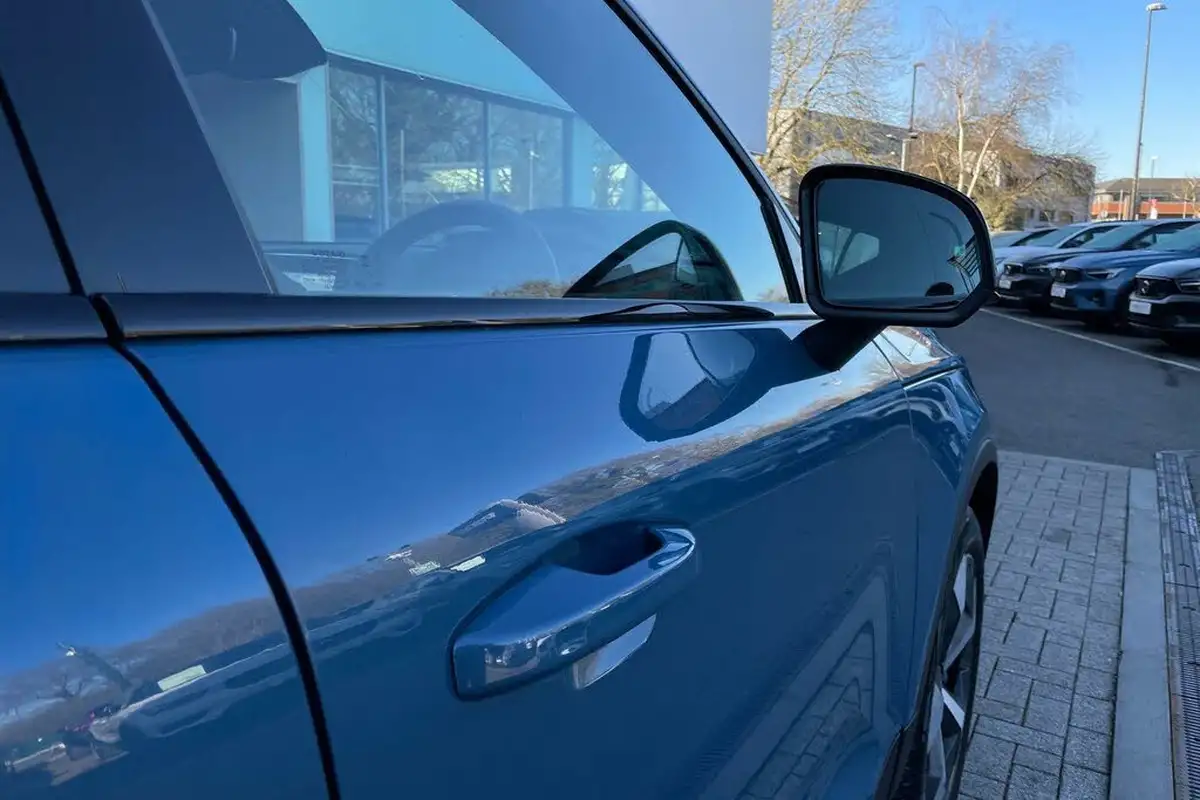 2024-volvo-xc40-20-b4-plus-big-15
