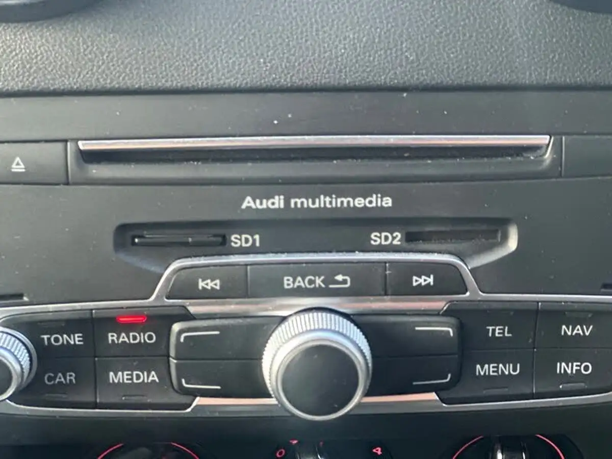 2015-audi-a1-16tdi-sportback-5d-big-38