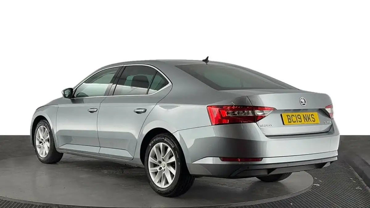 2019-skoda-superb-20tdi-se-technology-hatchback-big-5