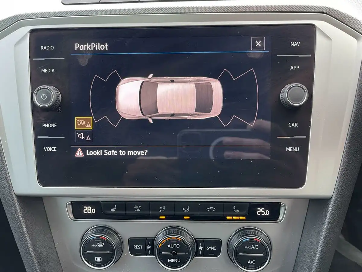 2019-volkswagen-passat-20tdi-se-business-ss-saloon-4d-big-32