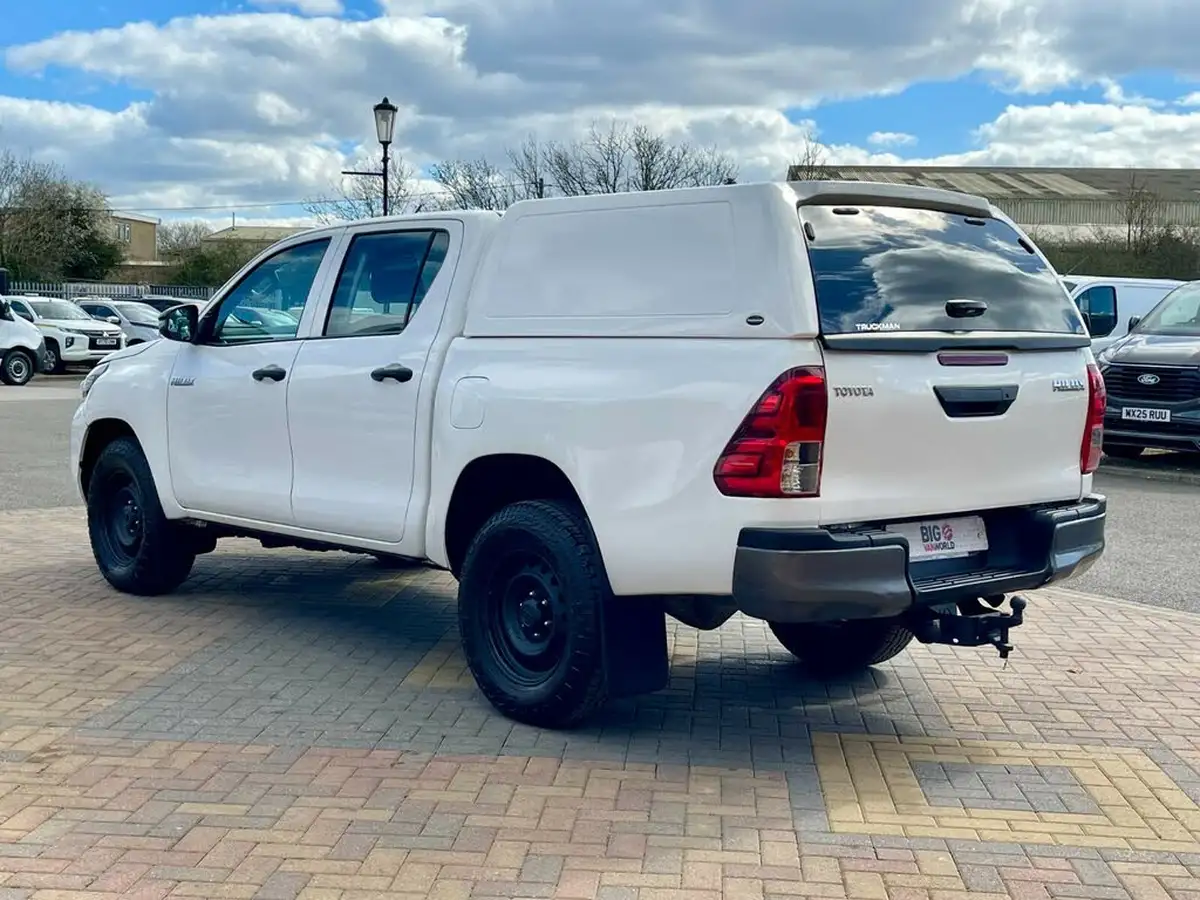 2021-toyota-hi-lux-24d-4d-active-150hpeu6dt-e-double-pick-up-big-7