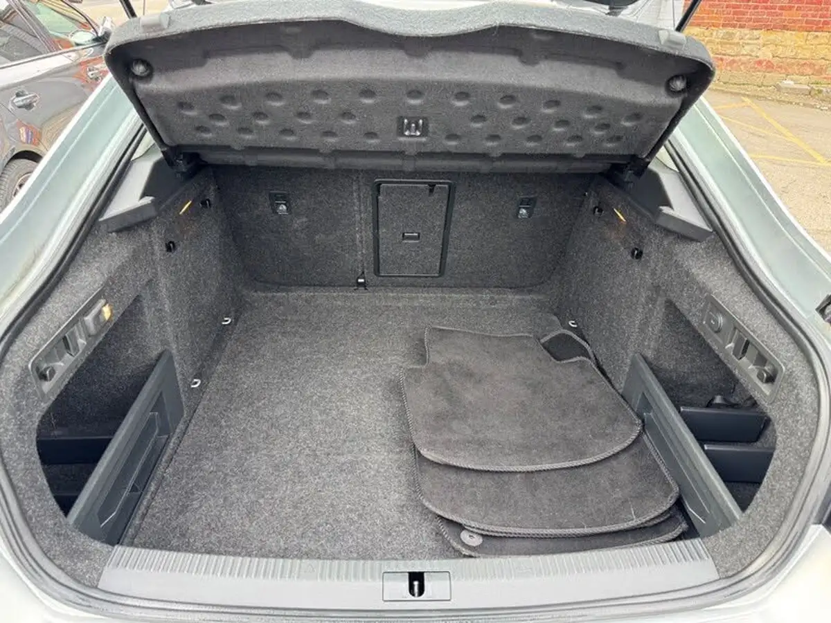 2015-skoda-superb-16tdi-se-120ps-ss-hatchback-big-13