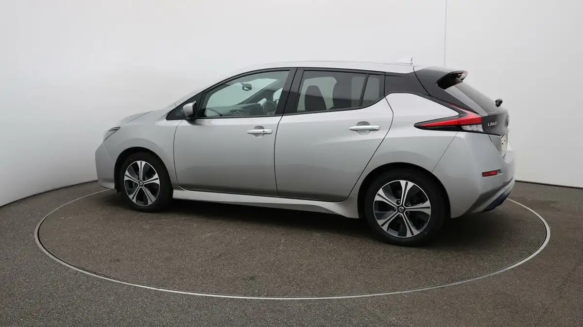 2021-nissan-leaf-e-tekna-big-40